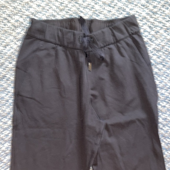 Lululemon on the Fly Pants - Picture 2 of 2